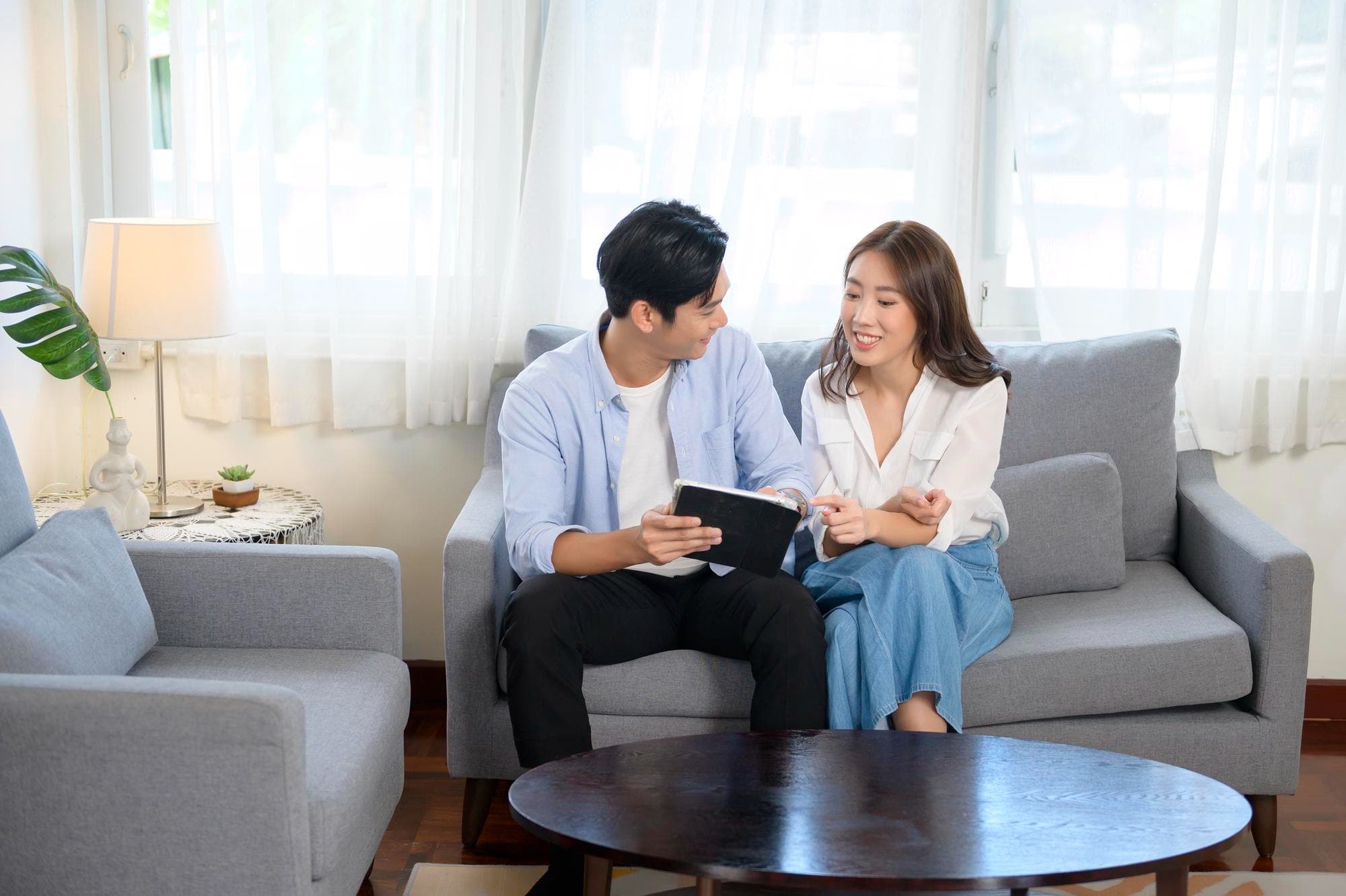 A couples booking a couples therapy session in Australia.