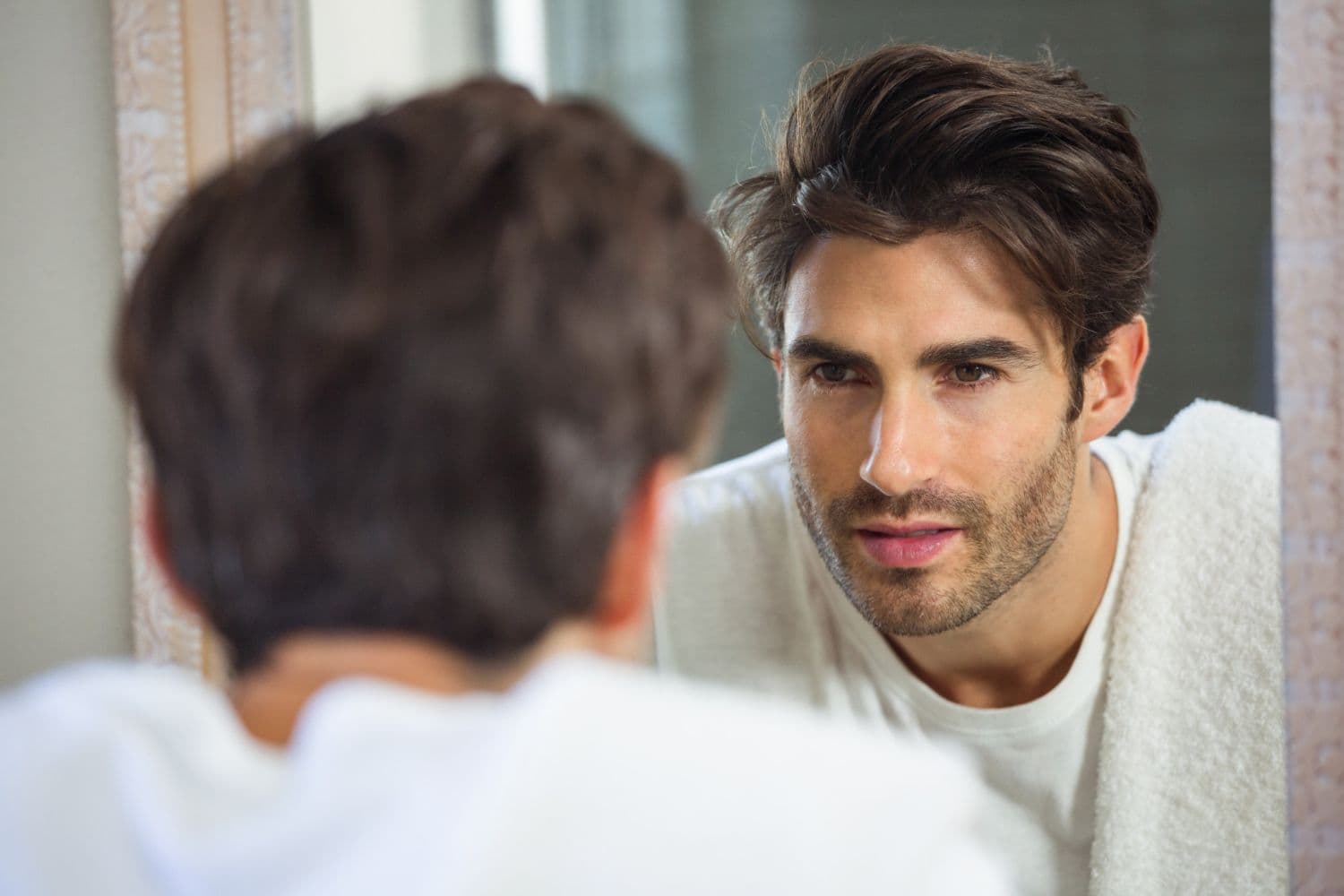 A type of narcissist staring at themself in the mirror and seeking attention from others.