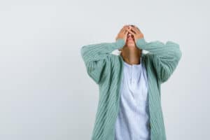 Thoughts like “what is wrong with me” can interfere with a person’s daily life. Negative thought patterns can cause distress and unpleasant feelings.
