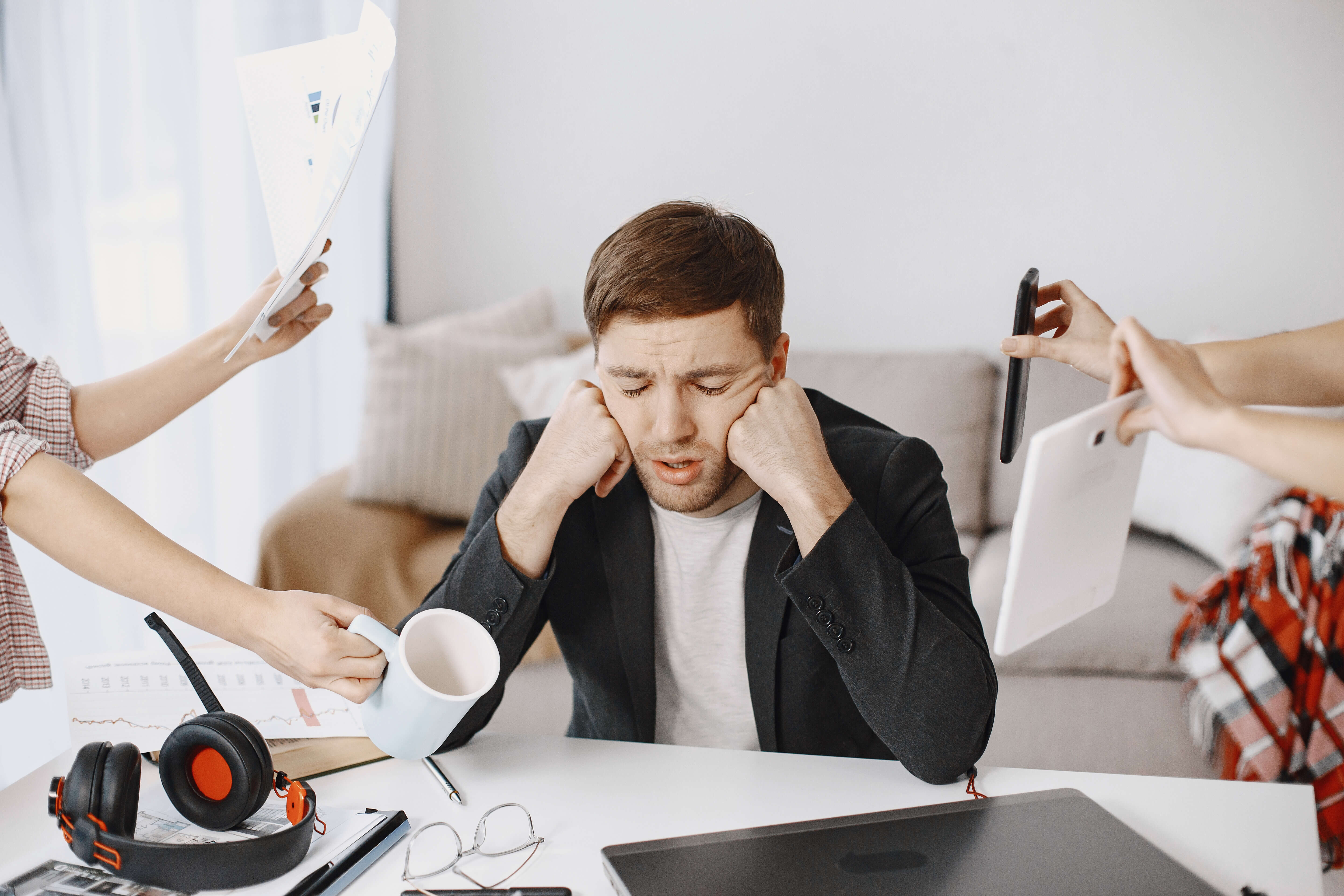 Person sitting on desk feeling anxious and considering anxiety therapyin Singapore