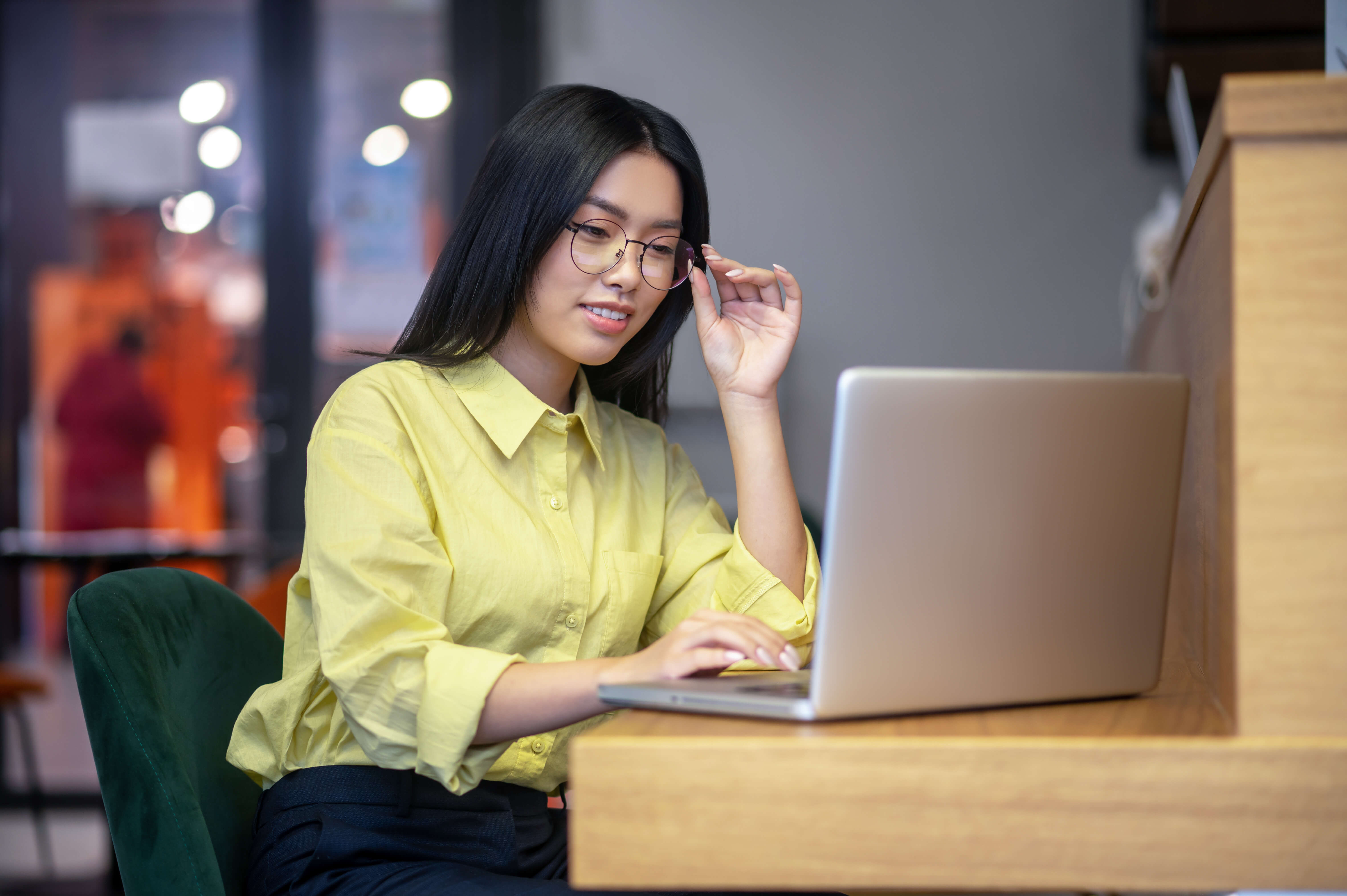 Psychologist in Singapore working on a laptop