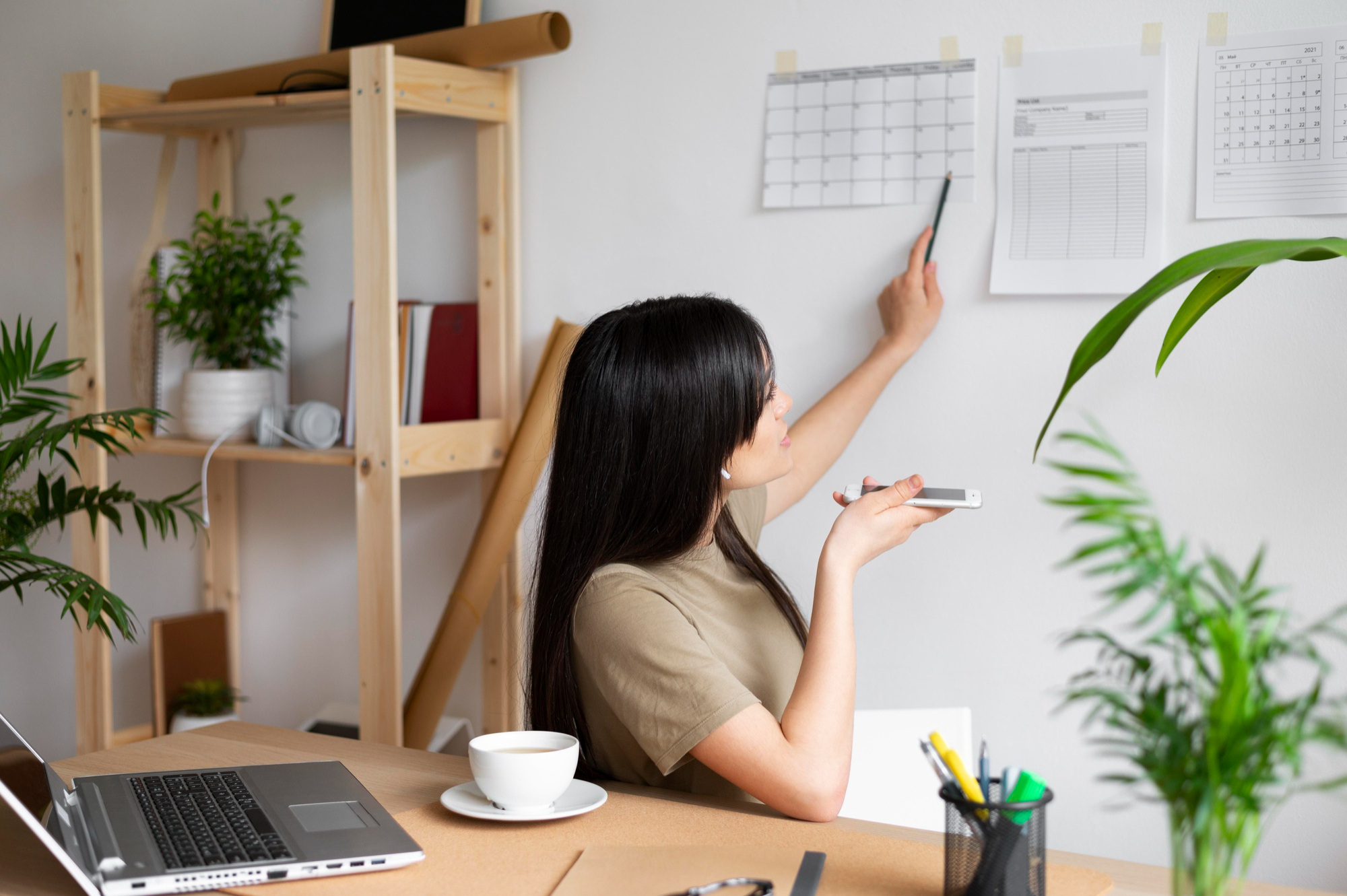 A person scheduling their online therapy session over a call with their online therapist.