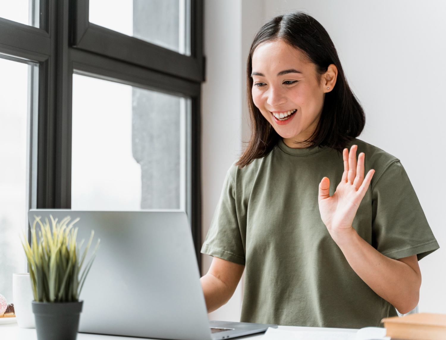 A therapist providing online therapy services in Singapore through a video call.