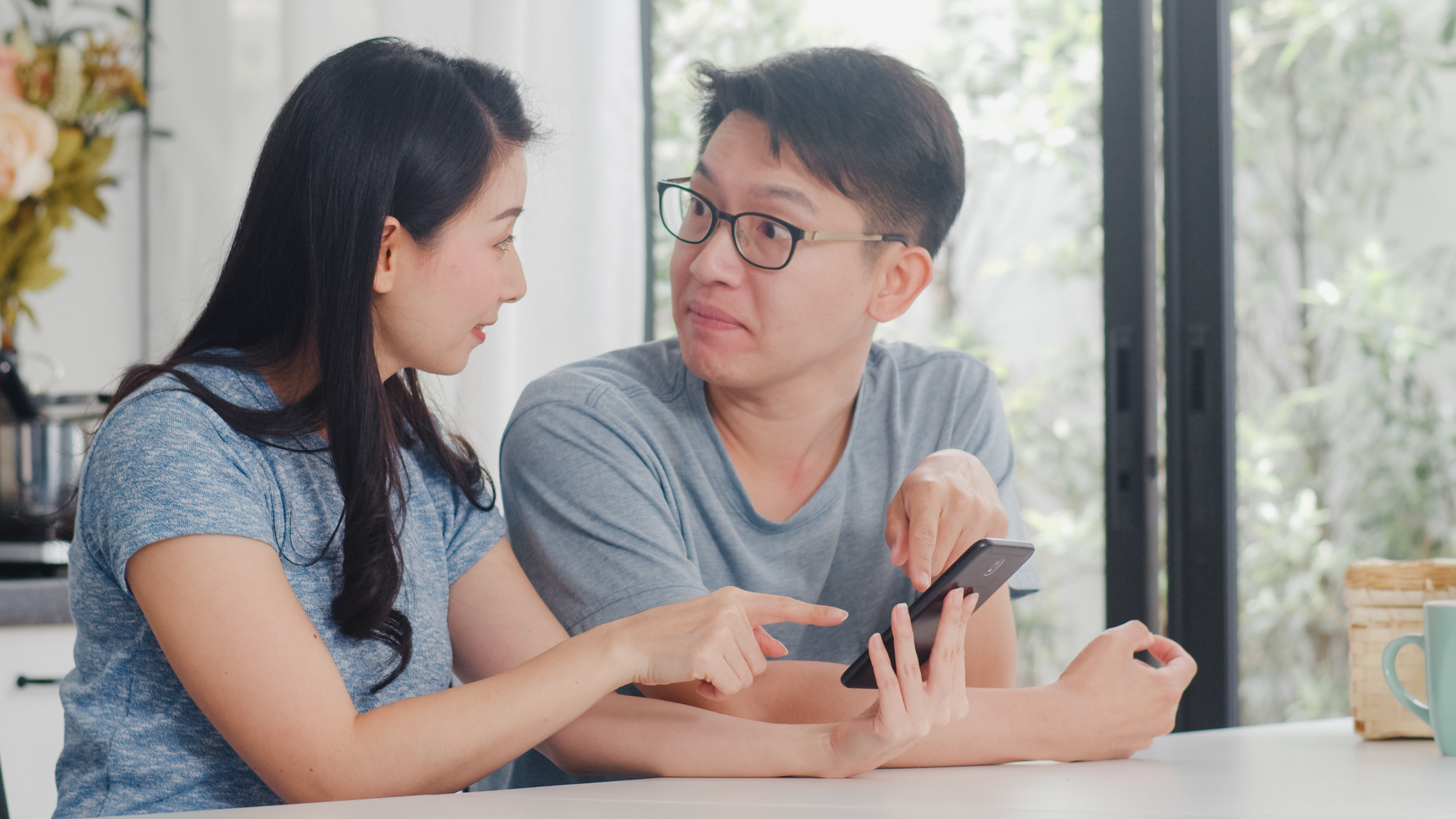 A couple discussing whether to seek premarital counselling before marriage.